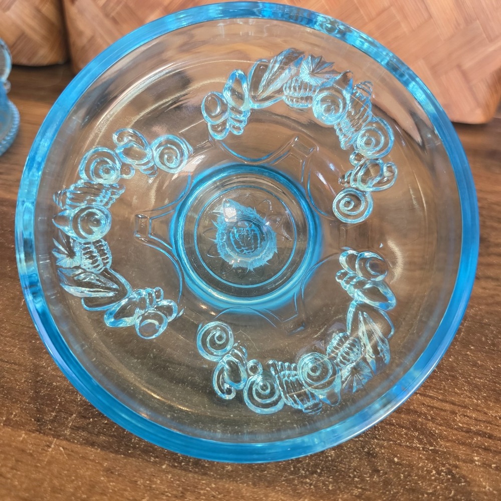 Westmoreland Argonaut Shell & Dolphin Aqua Footed Glass Candy Dish With Lid Blue - Picture 9 of 11
